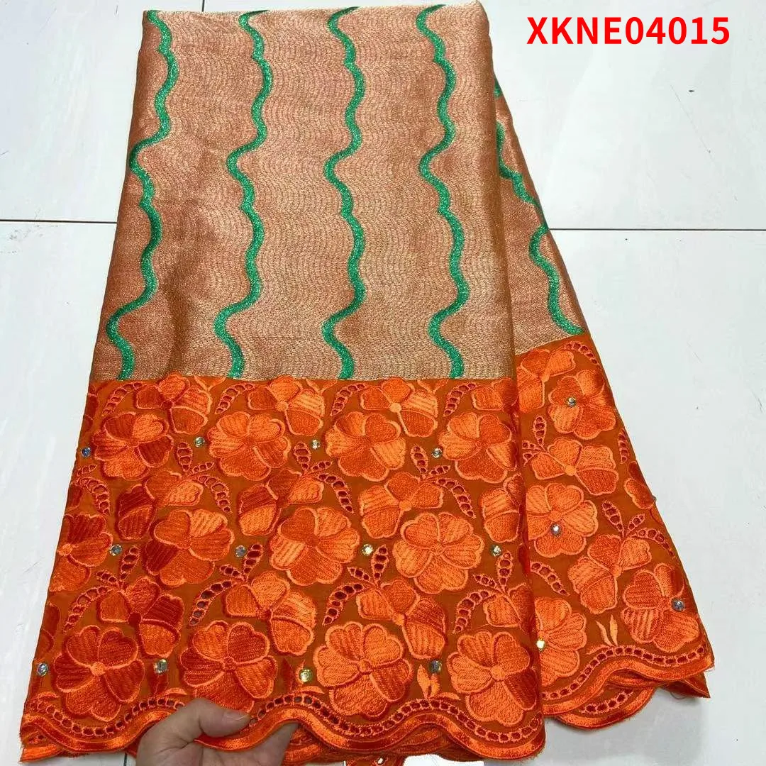 Изысканная блестящая износостойкая ткань с принтом для шитья одежды XKNE04015
Изысканная блестящая износостойкая ткань с принтом для шитья одежды XKNE04015