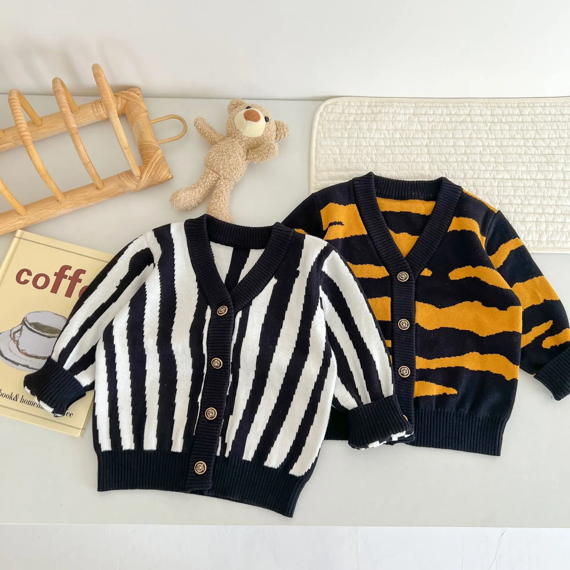 2022 Autumn Winter New Baby Boy Knitted Cardigan Sweater Children Girl Zebra Striped Long Sleeves Tops Coat Kid Cotton Jacket
2022 Autumn Winter New Baby Boy Knitted Cardigan Sweater Children Girl Zebra Striped Long Sleeves Tops Coat Kid Cotton Jacket