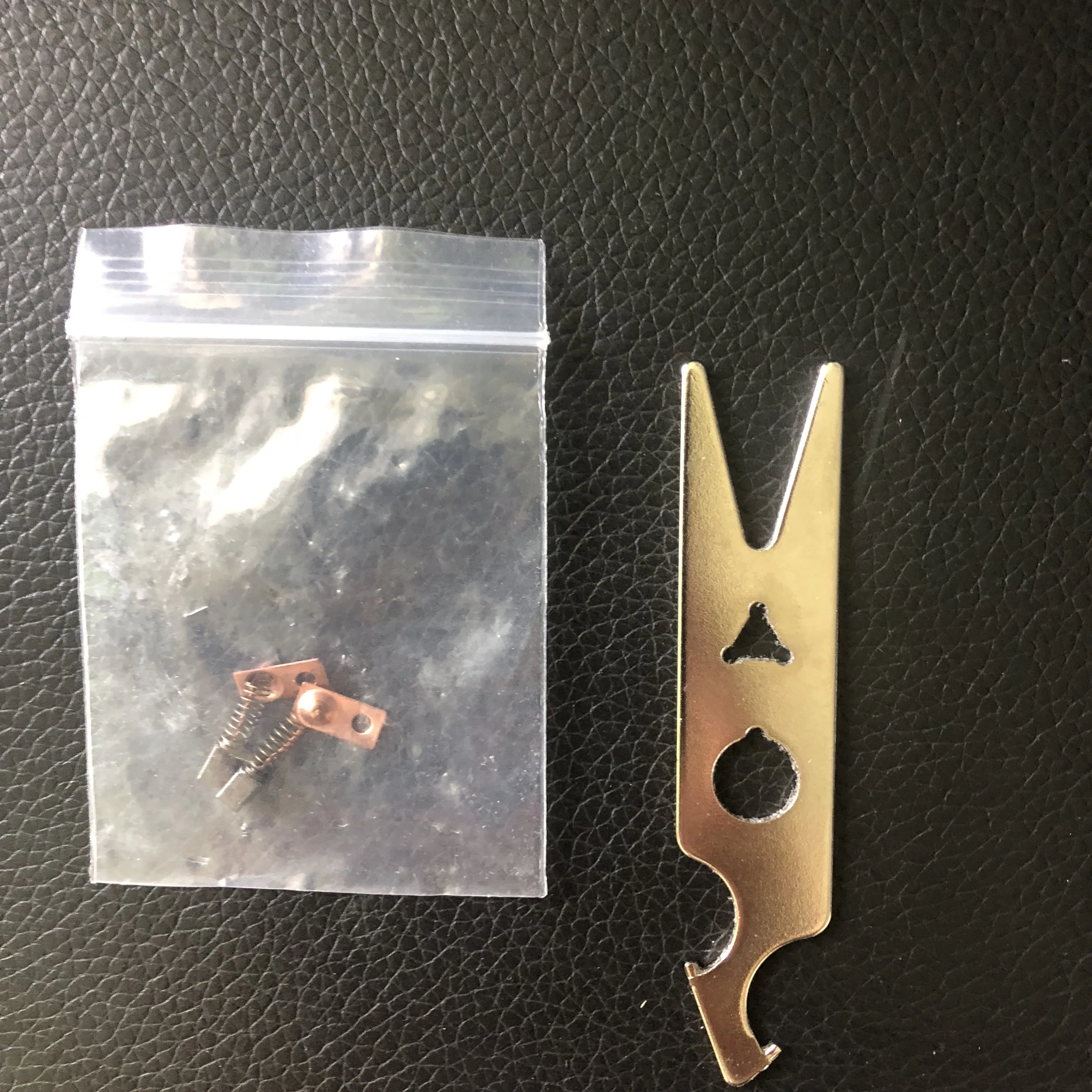 1 Набор = 2 шт., карбоновая щетка и ручка, гаечный ключ для стоматологии saeshin strong 210 102L 105L 90 204, машинка для маникюра
1 Набор = 2 шт., карбоновая щетка и ручка, гаечный ключ для стоматологии saeshin strong 210 102L 105L 90 204, машинка для маникюра