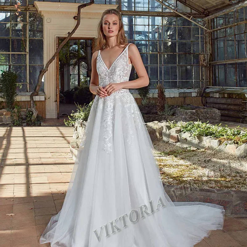 VIKTORIA Elegant Wedding Dresses Aline V-Neck Backless Spaghetti Straps Flowers Appliques 2022 Robe De Mariee Custom Made
VIKTORIA Elegant Wedding Dresses Aline V-Neck Backless Spaghetti Straps Flowers Appliques 2022 Robe De Mariee Custom Made