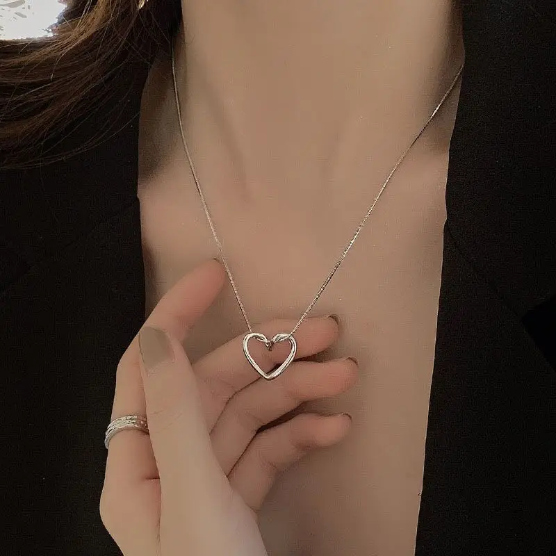 Fashion Love Heart Pendant Necklace For Women Girl Simple Hollow Out Heart Clavicle Chain Choker Partt Wedding Jewelry Gifts
Fashion Love Heart Pendant Necklace For Women Girl Simple Hollow Out Heart Clavicle Chain Choker Partt Wedding Jewelry Gifts