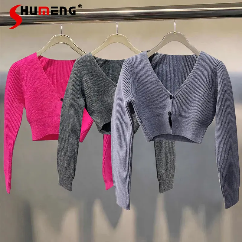 Autumn and Winter New V-neck Long Sleeve Short Cardigan Women's Elegant Fashion Solid Color Single-Breasted Slim Sweater Coat
Autumn and Winter New V-neck Long Sleeve Short Cardigan Women's Elegant Fashion Solid Color Single-Breasted Slim Sweater Coat