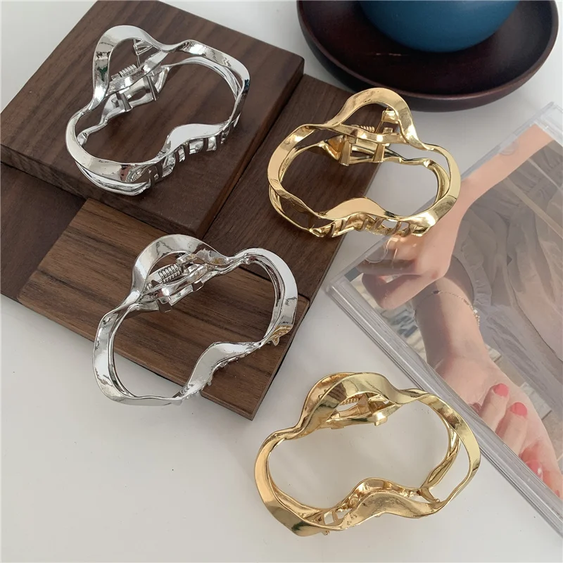 New Alloy Metal Hair Claw Clip Large Hollowed Irregular Geometric Shark Clips Hairpin Ins Women Girls Hair Accessories
New Alloy Metal Hair Claw Clip Large Hollowed Irregular Geometric Shark Clips Hairpin Ins Women Girls Hair Accessories
