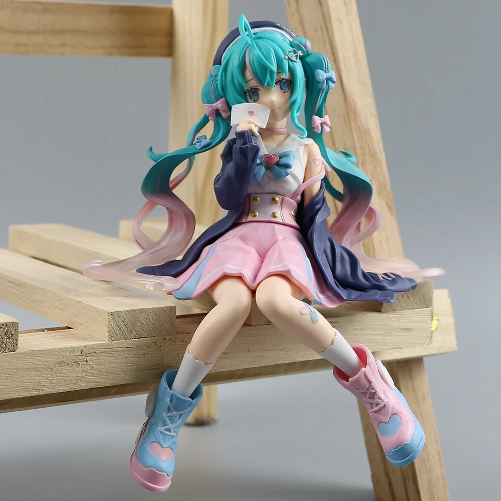14CM New Anime Miku Cute Kawaii Manga Statue PVC Figure Pressed foam noodles Collectible Model Toy Hatsune Miku christmas gifts
14CM New Anime Miku Cute Kawaii Manga Statue PVC Figure Pressed foam noodles Collectible Model Toy Hatsune Miku christmas gifts