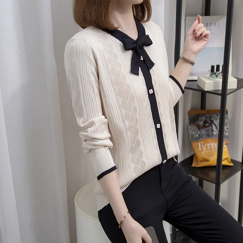 2022 Large Women's Cardigans Autumn Winter Bow V-neck Knitted Sweater L-4XL Oversize Female Single Breasted Knitwear
2022 Large Women's Cardigans Autumn Winter Bow V-neck Knitted Sweater L-4XL Oversize Female Single Breasted Knitwear