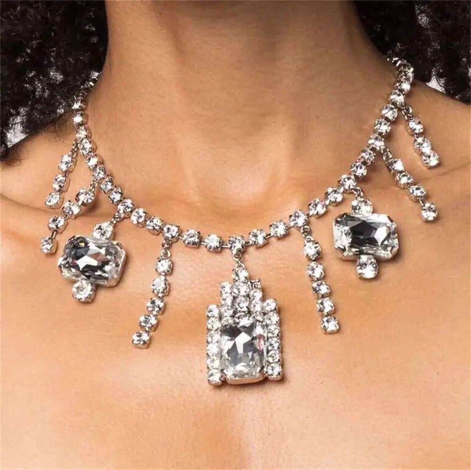 2022 Fashion Rhinestone Tassel Pendant Necklace Women's Temperament Luxury Shining Crystal Geometric Collar Necklace Jewelry Acc
2022 Fashion Rhinestone Tassel Pendant Necklace Women's Temperament Luxury Shining Crystal Geometric Collar Necklace Jewelry Acc