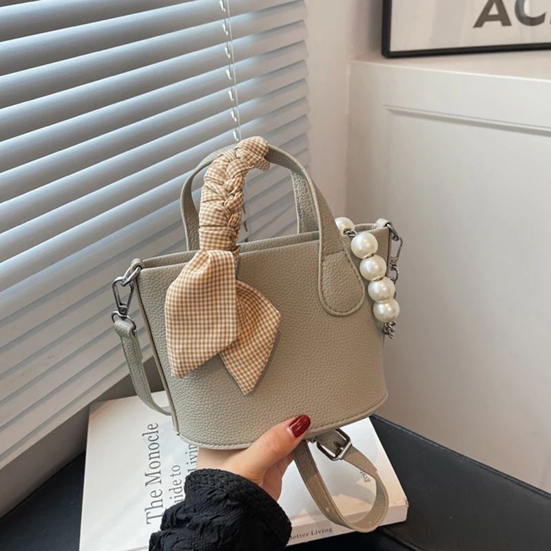 Beading Design Women Handbags 2022 Summer PU Leather Simple Square Shoulder Crossbody Bag Casual Classic Office Lady Hand Bags
Beading Design Women Handbags 2022 Summer PU Leather Simple Square Shoulder Crossbody Bag Casual Classic Office Lady Hand Bags