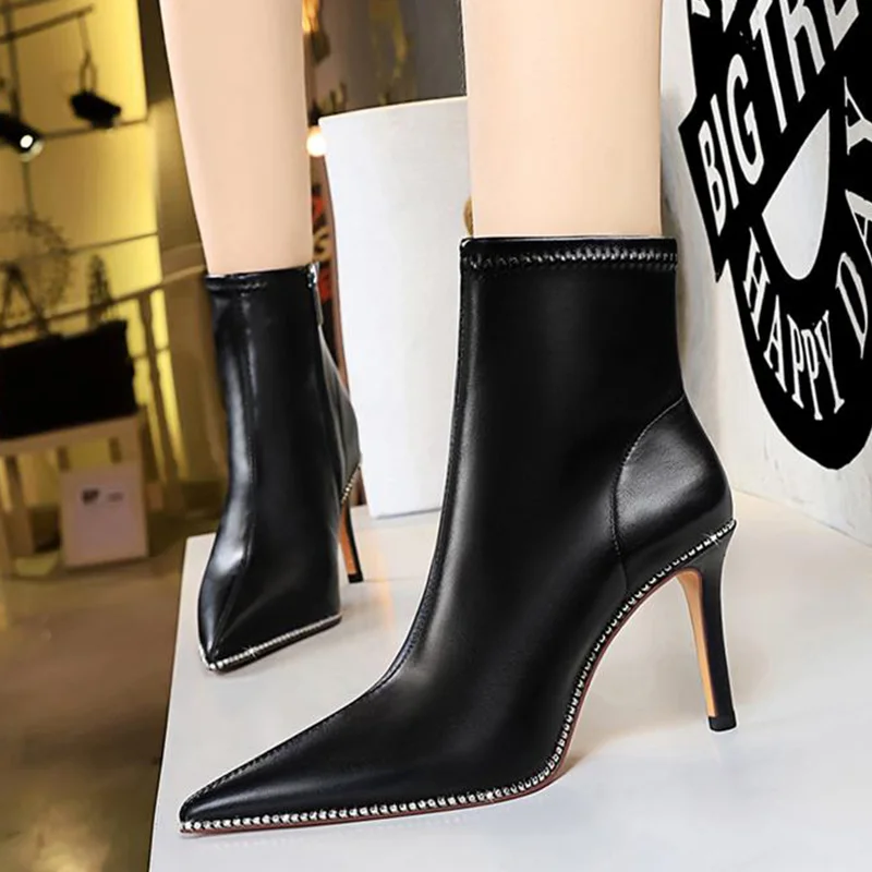 Fashion New Luxury Boots Women Women's Boots Short Women Shoes Keep Warm Sexy Stiletto High Heels Botas Mujer Winter Woman Boots
Fashion New Luxury Boots Women Women's Boots Short Women Shoes Keep Warm Sexy Stiletto High Heels Botas Mujer Winter Woman Boots