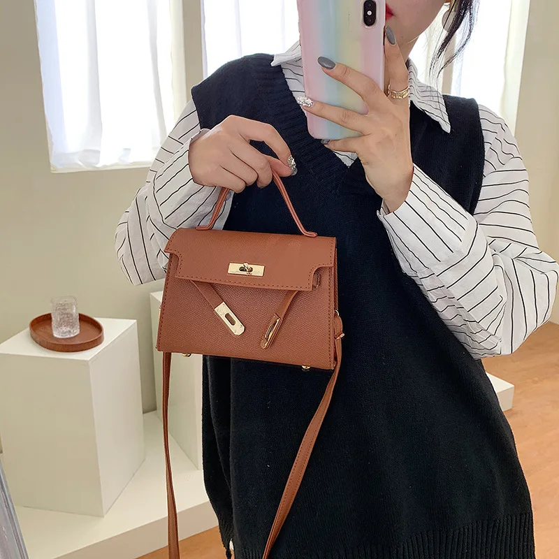 Simple Casual Small Bag Female Bag 2022 Popular New Trend Fashion Retro Handbag Shoulder Bag Handbags Women BagsQ51
Simple Casual Small Bag Female Bag 2022 Popular New Trend Fashion Retro Handbag Shoulder Bag Handbags Women BagsQ51