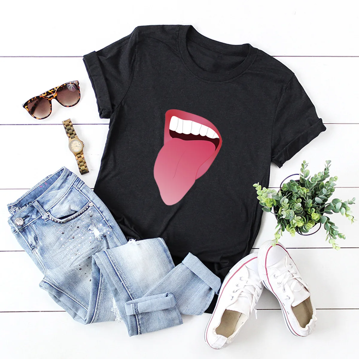 European and American funny big tongue printed large size short sleeve women's T-shirt casual fashion round collar girls T-shirt
European and American funny big tongue printed large size short sleeve women's T-shirt casual fashion round collar girls T-shirt