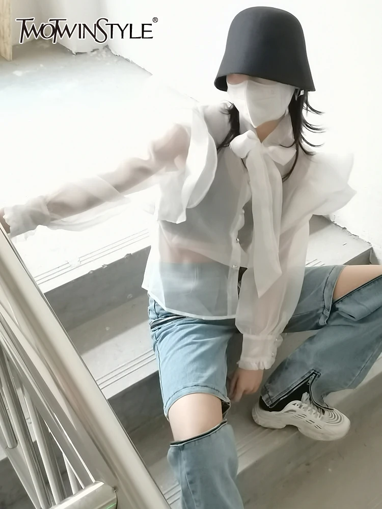 TWOTWINSTYLE Повседневная Весенняя рубашка для женщин с воротником-стойкой и длинным рукавом, с оборками, однотонная прозрачная блузка на пугови...
TWOTWINSTYLE Повседневная Весенняя рубашка для женщин с воротником-стойкой и длинным рукавом, с оборками, однотонная прозрачная блузка на пугови...
