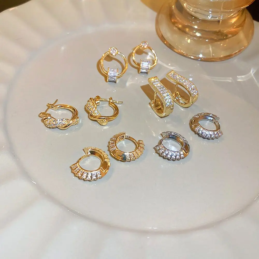 Korean Ear Buckle Personality Party Lady Temperament Solid Color Women Jewelry Accessories Crystal Hoop Earrings
Korean Ear Buckle Personality Party Lady Temperament Solid Color Women Jewelry Accessories Crystal Hoop Earrings