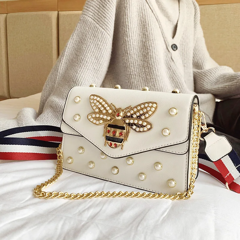 Bee Pearl Crossbody Bags For Women 2022 Chains Bee Luxury Handbags Designer Famous Brand Shoulder Bag Hand Sac A Main Female
Bee Pearl Crossbody Bags For Women 2022 Chains Bee Luxury Handbags Designer Famous Brand Shoulder Bag Hand Sac A Main Female
