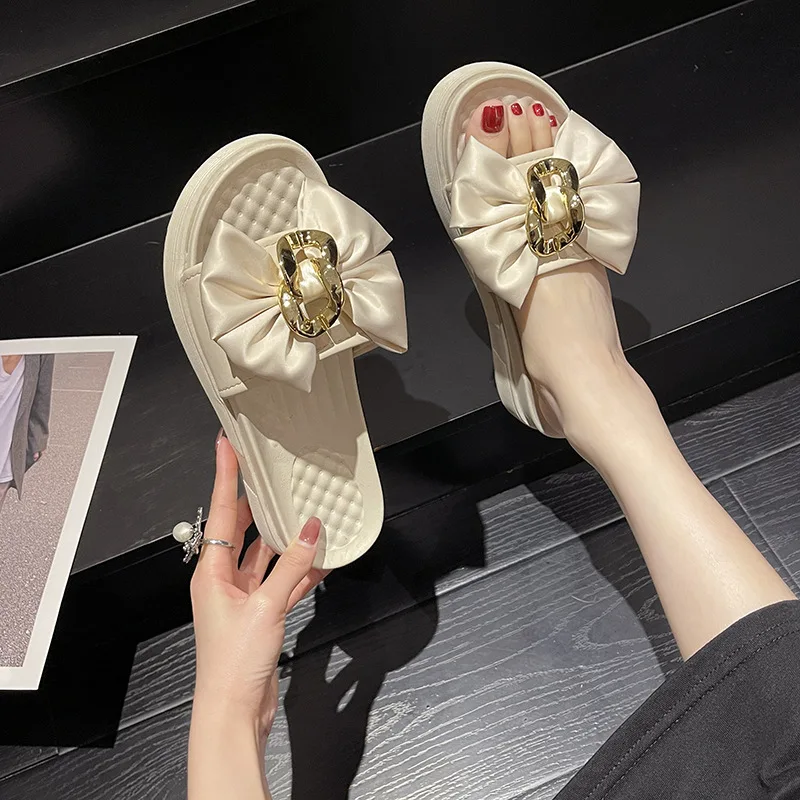 Women's Summer Outdoor Slippers 2022 New Chain Loose Cake Bottom Bow Fashion Bowknot Cool Slippers
Women's Summer Outdoor Slippers 2022 New Chain Loose Cake Bottom Bow Fashion Bowknot Cool Slippers