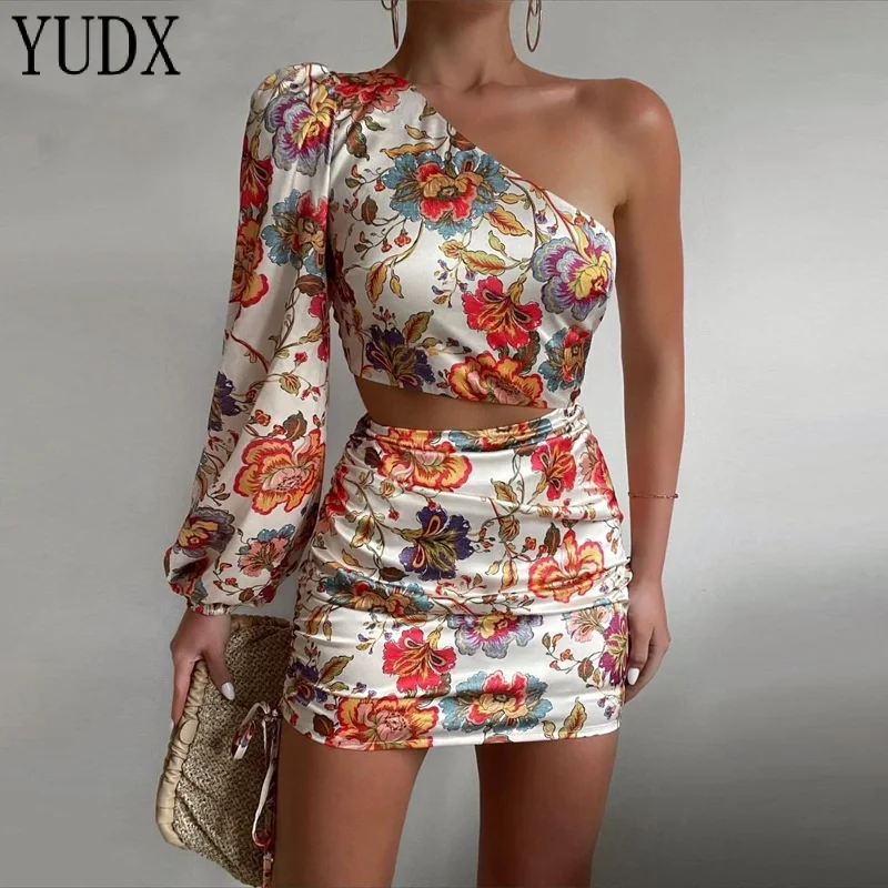 European and American New Women's Clothes Sexy One-Shoulder Backless Personalized Stylish Print Slim Dress
European and American New Women's Clothes Sexy One-Shoulder Backless Personalized Stylish Print Slim Dress