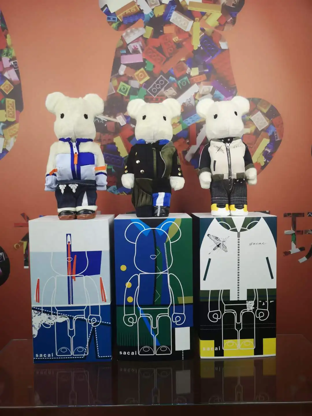 Bearbrick x Sacai joint series 400% BE@RBRICK three-generation spot color box packaging classic trend collection doll
Bearbrick x Sacai joint series 400% BE@RBRICK three-generation spot color box packaging classic trend collection doll