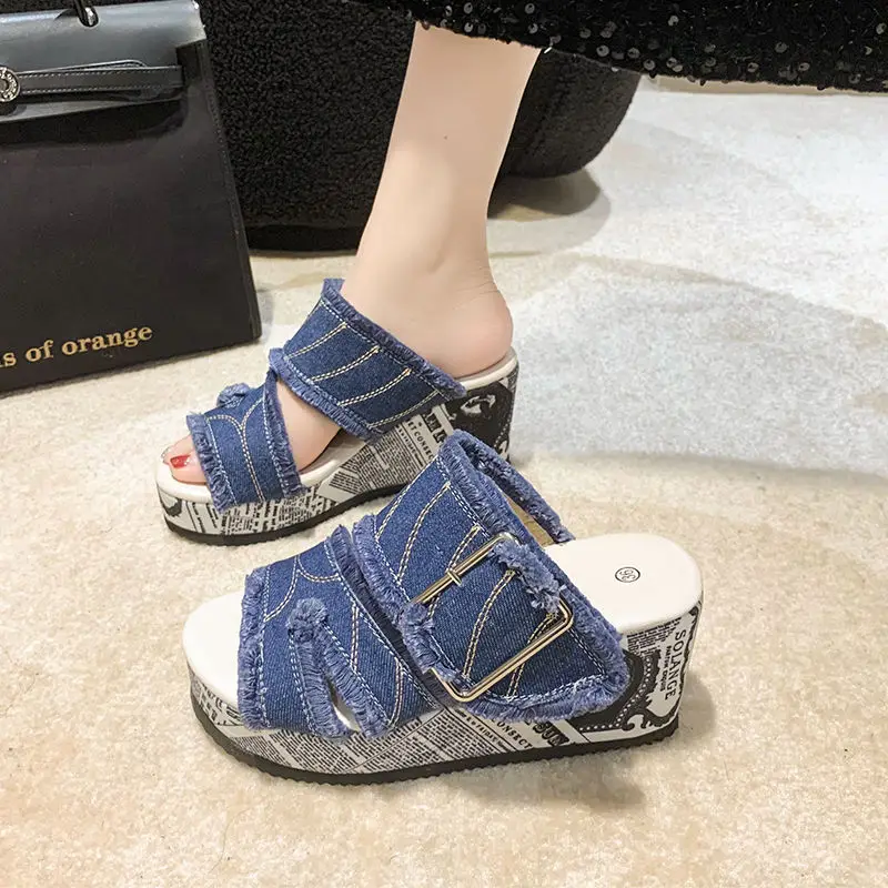 Women's Large Size Sandals Summer New Fashion Denim Wedge Slippers Outer Wear Thick Sole Increased Breathable Shoes
Women's Large Size Sandals Summer New Fashion Denim Wedge Slippers Outer Wear Thick Sole Increased Breathable Shoes