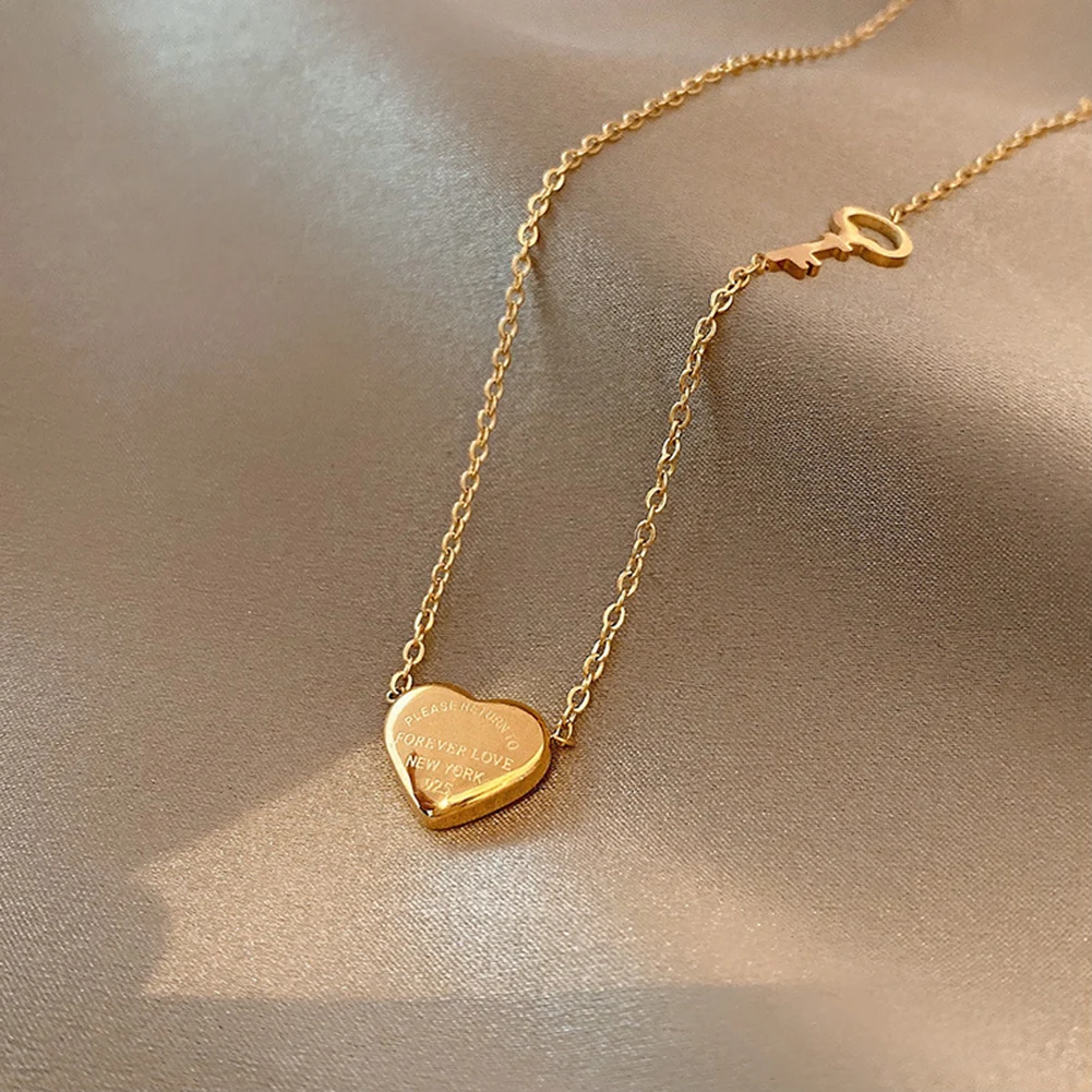 Popular Jewelry Love Necklace Temperament Collarbone Chain Moon Pendant Titanium Steel Necklace Fashion Necklace Retro
Popular Jewelry Love Necklace Temperament Collarbone Chain Moon Pendant Titanium Steel Necklace Fashion Necklace Retro