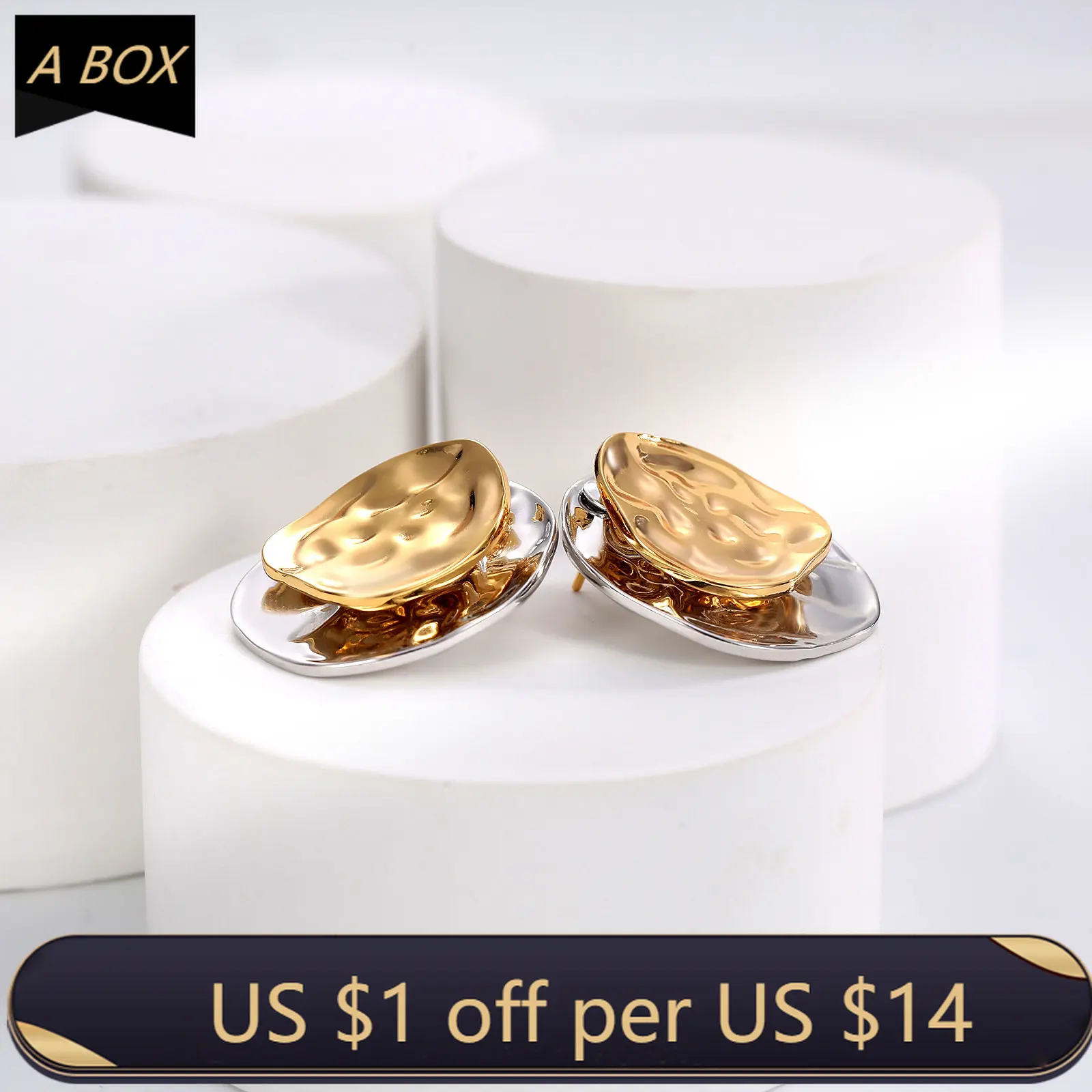 Fashion Contrast Color Irregular Metal Earrings Female Temperament Cold Wind Earrings Silver Needle High Sense Niche Jewelry. 
Fashion Contrast Color Irregular Metal Earrings Female Temperament Cold Wind Earrings Silver Needle High Sense Niche Jewelry.