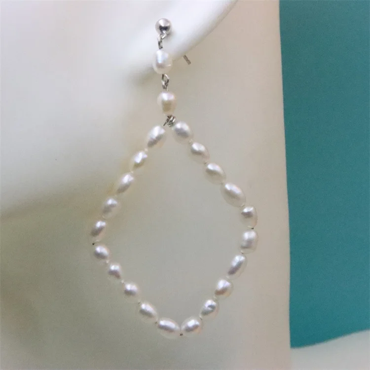 ZFSILVER 100% 925 Sterling Silver For Women Made by Hand Diamond White Freshwater Pearl Stud Earrings Fashion Gift Party Jewelry
ZFSILVER 100% 925 Sterling Silver For Women Made by Hand Diamond White Freshwater Pearl Stud Earrings Fashion Gift Party Jewelry