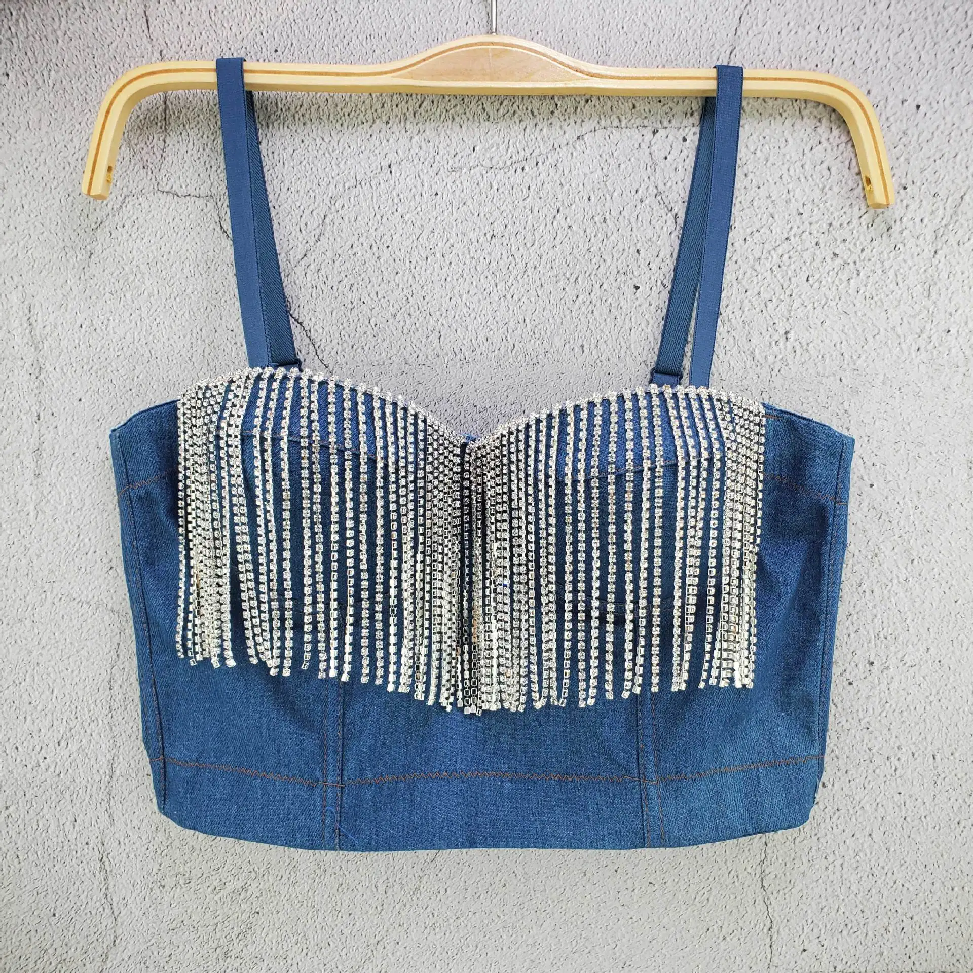 Women's Sexy Design Denim Flow Chain Short Cotton Bra Top 2022 Summer High Street Vest Exposed Navel Top
Women's Sexy Design Denim Flow Chain Short Cotton Bra Top 2022 Summer High Street Vest Exposed Navel Top