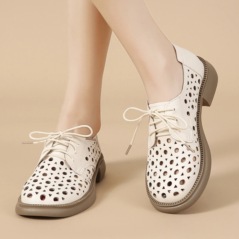 Женские кожаные босоножки в стиле ретро, мягкие удобные сандалии на среднем каблуке, со шнуровкой и перфорацией, лето 2023 
Женские кожаные босоножки в стиле ретро, мягкие удобные сандалии на среднем каблуке, со шнуровкой и перфорацией, лето 2023