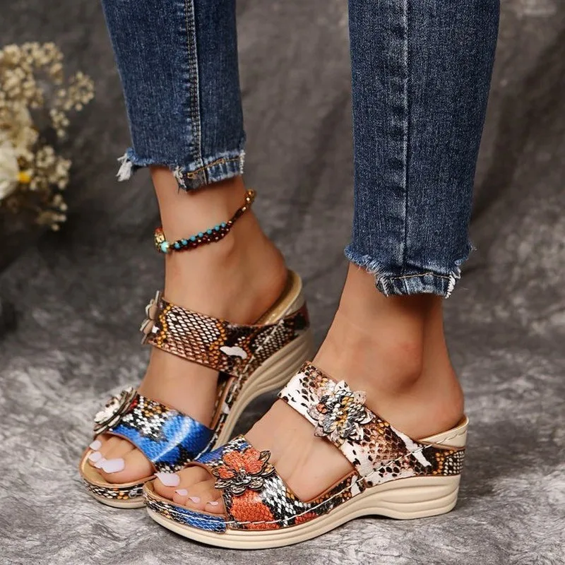 New 2023 Summer Women's Shoes Large Slope Heel Slippers Flower Leopard Pattern Fish Mouth Slippers for Women
New 2023 Summer Women's Shoes Large Slope Heel Slippers Flower Leopard Pattern Fish Mouth Slippers for Women