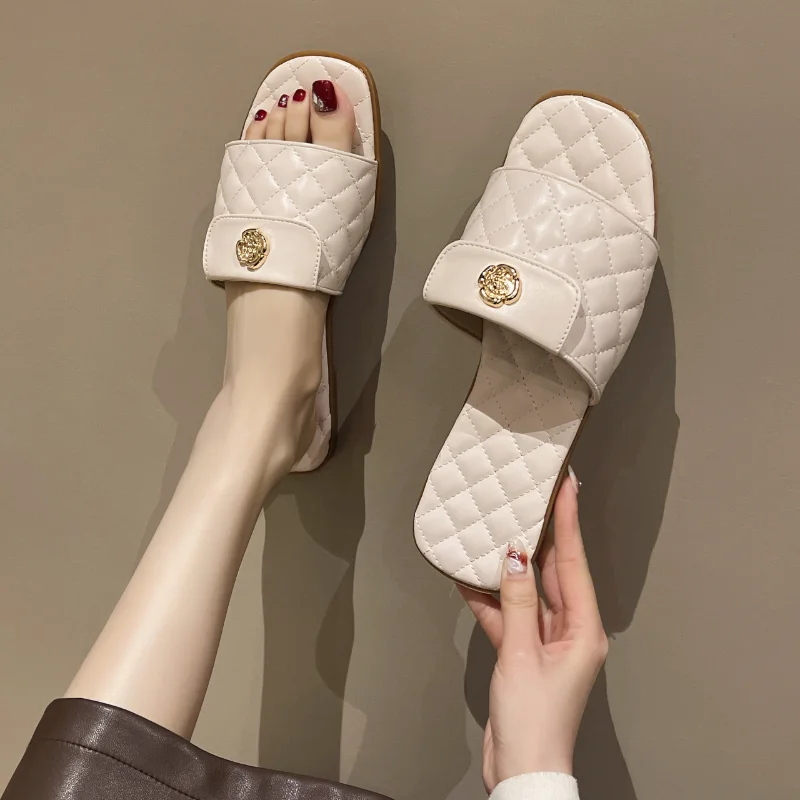 Женские сандалии на высоком квадратном каблуке, модные брендовые элегантные пляжные шлепанцы, Уличная обувь под платье, лето 2023
Женские сандалии на высоком квадратном каблуке, модные брендовые элегантные пляжные шлепанцы, Уличная обувь под платье, лето 2023