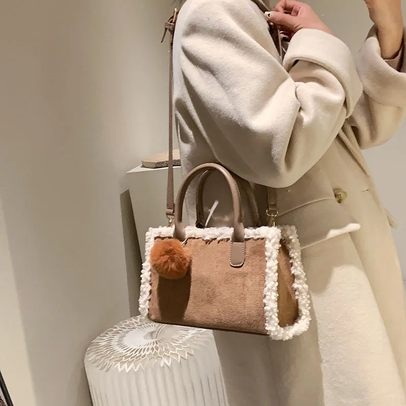 Luxury Designer Handbag Women 2022 New Soft Fur Fluffy Casual Tote Bag Large Capacity High Quality Crossbody Bags Sac Femme
Luxury Designer Handbag Women 2022 New Soft Fur Fluffy Casual Tote Bag Large Capacity High Quality Crossbody Bags Sac Femme