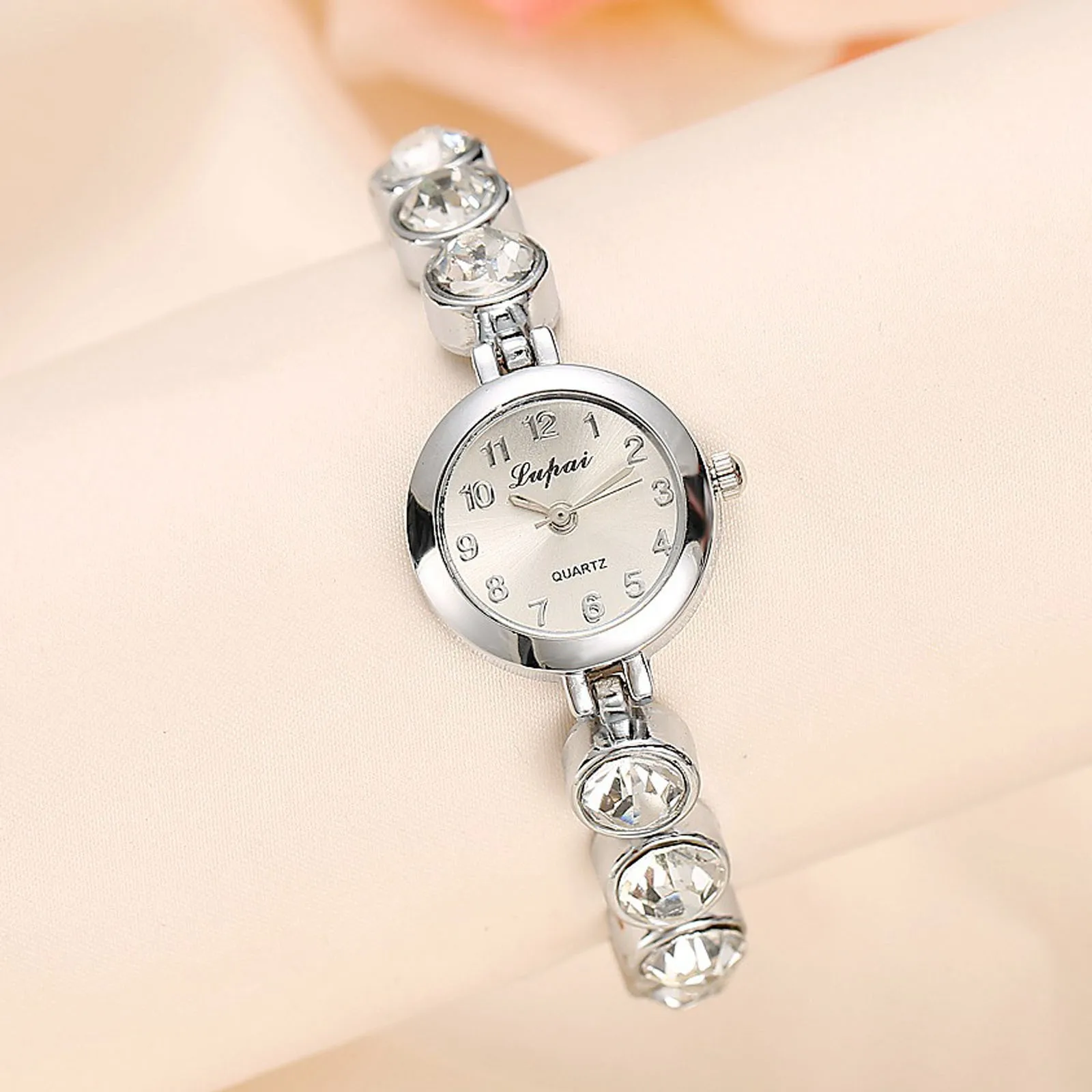 New FashionWomen Watches Bracelet Jewelry Stainless Steel Strap With Simulated Round Quartz Watch Gold Silver Watch Reloj
New FashionWomen Watches Bracelet Jewelry Stainless Steel Strap With Simulated Round Quartz Watch Gold Silver Watch Reloj