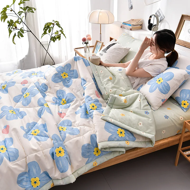 Blue Floral Summer Quilt Air Conditioner Soft Comforter Single Double Blanket Quilt Fluffy Plaid Blanket Quilted Bedspread
Blue Floral Summer Quilt Air Conditioner Soft Comforter Single Double Blanket Quilt Fluffy Plaid Blanket Quilted Bedspread