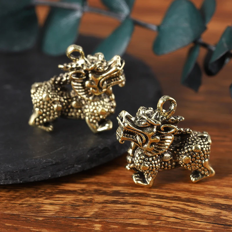 Vintage Brass Keychains Beast Desktop Ornaments Ancient Animal Lucky Kirin Miniatures Figurines Tea Pets Keychains Pendants
Vintage Brass Keychains Beast Desktop Ornaments Ancient Animal Lucky Kirin Miniatures Figurines Tea Pets Keychains Pendants
