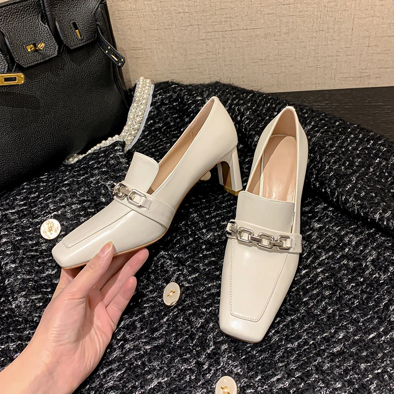 2023 women pumps natural leather 22-24.5cm length cowhide+pigskin full leather square toe loafers Korean metal chain high heels
2023 women pumps natural leather 22-24.5cm length cowhide+pigskin full leather square toe loafers Korean metal chain high heels