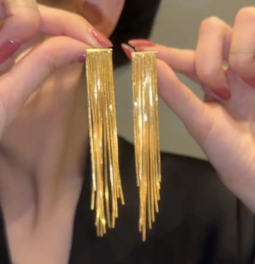 Classic European Style Long Gold Color Tassel Earrings For Woman Retor Sparkling Wedding Jewelry Women's Elegant Jewelry
Classic European Style Long Gold Color Tassel Earrings For Woman Retor Sparkling Wedding Jewelry Women's Elegant Jewelry