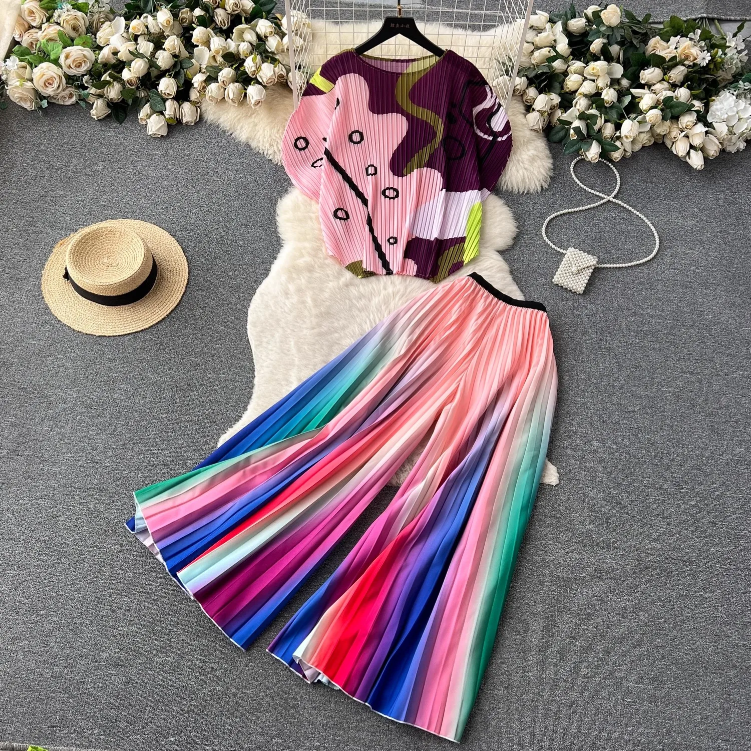 New High Quality Miyake Trousers Suit Women O Neck Printing Batwing Sleeve Loose T-shirt + Gradient Color Pleated Pants 2PCS Set
New High Quality Miyake Trousers Suit Women O Neck Printing Batwing Sleeve Loose T-shirt + Gradient Color Pleated Pants 2PCS Set