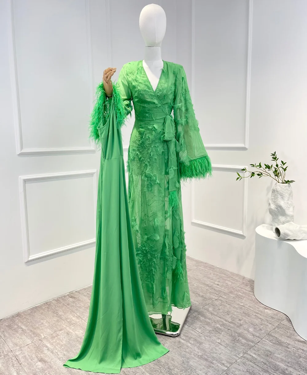 New 2022 Autumn Top Quality Solid Green Feather Patchwork Appliques Elegant Texture Wrap Hot Sale Lady Midi Dress for Party
New 2022 Autumn Top Quality Solid Green Feather Patchwork Appliques Elegant Texture Wrap Hot Sale Lady Midi Dress for Party