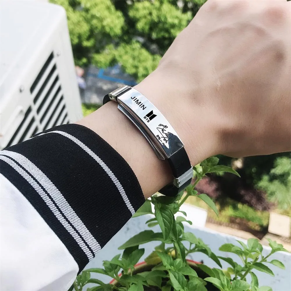 Black Titanium Steel Silicone Bracelet Wristband Fashionable Stainless Steel Bracelet Jewelry
Black Titanium Steel Silicone Bracelet Wristband Fashionable Stainless Steel Bracelet Jewelry