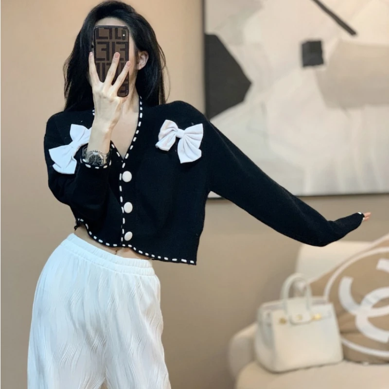 Graceful Bow Dotted Line Edge V-neck Knitted Cardigan Mujer Autumn New Sweet Slimming Soft Glutinous Sweater Coat Women
Graceful Bow Dotted Line Edge V-neck Knitted Cardigan Mujer Autumn New Sweet Slimming Soft Glutinous Sweater Coat Women