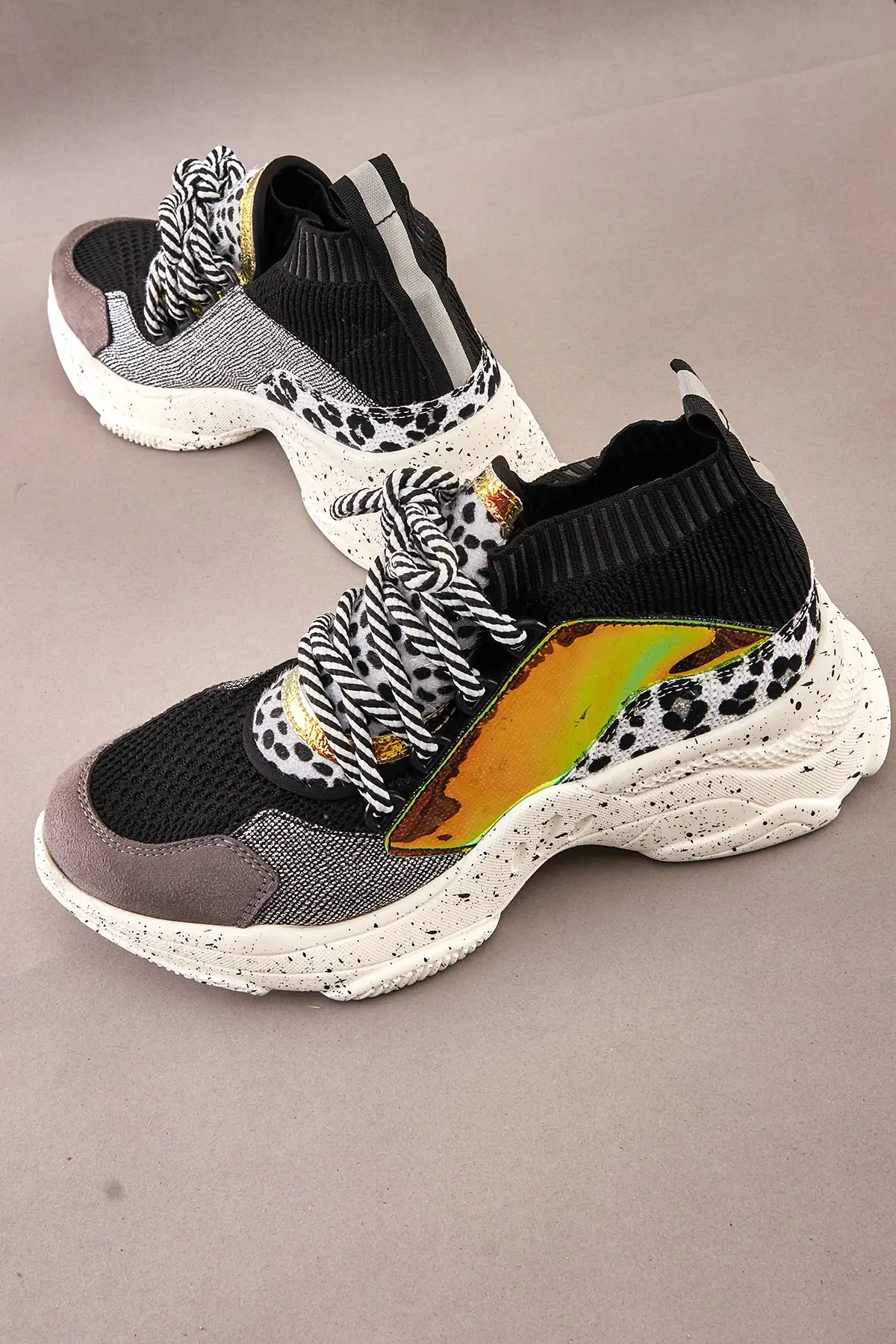 Women's Sneakers Casual Fashion Comfortable Platform Female Vulcanized Shoes High-Top Sneakers
Women's Sneakers Casual Fashion Comfortable Platform Female Vulcanized Shoes High-Top Sneakers
