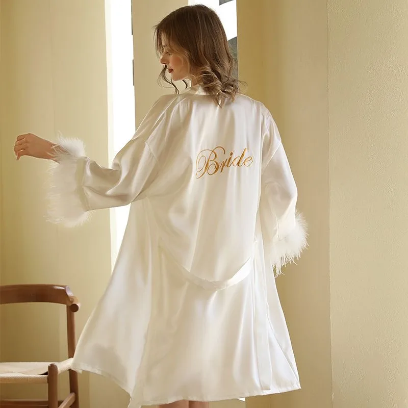 Feather Silk Robes Wedding Dress With Feathers Short Sleepwear For Girls Personalized Kimono Satin Bridesmaid Bride Pajamas
Feather Silk Robes Wedding Dress With Feathers Short Sleepwear For Girls Personalized Kimono Satin Bridesmaid Bride Pajamas