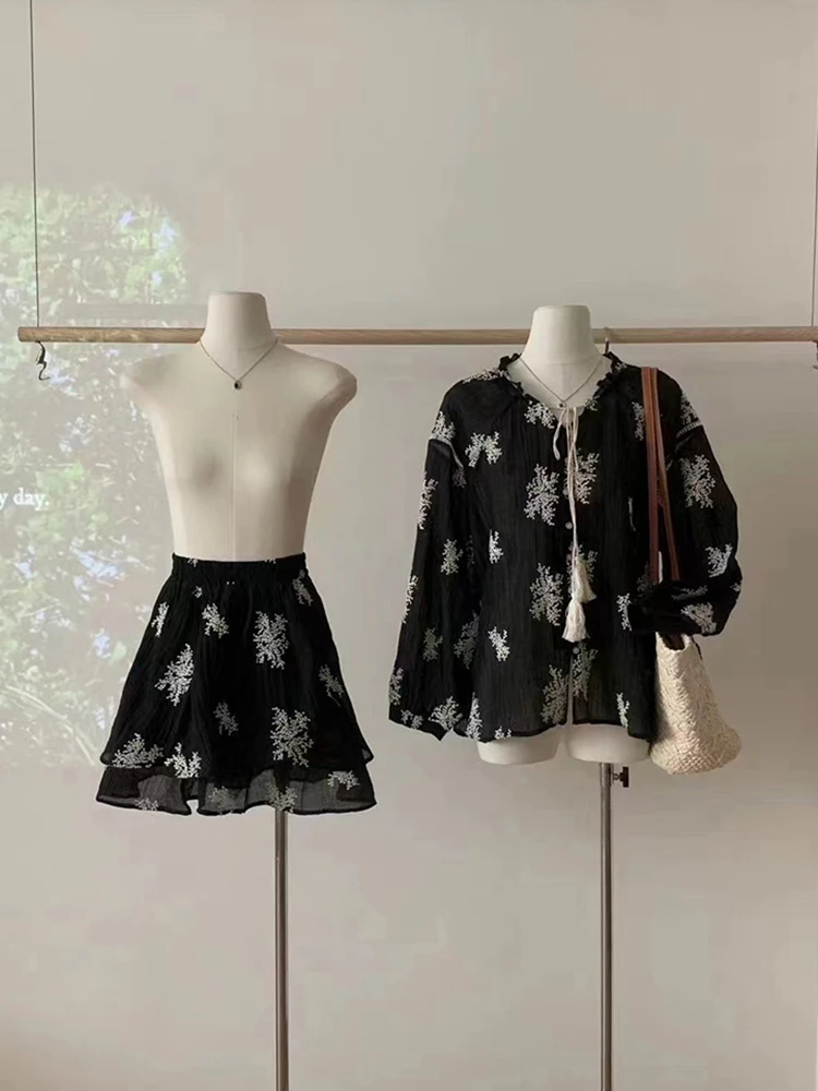 Chic Sexy Women Slim Floral Print Outfits 2 Piece Set V-Neck Crop Tops Lantern Sleeve + Elastic Waist A-Line Mini Skirts Elegant
Chic Sexy Women Slim Floral Print Outfits 2 Piece Set V-Neck Crop Tops Lantern Sleeve + Elastic Waist A-Line Mini Skirts Elegant