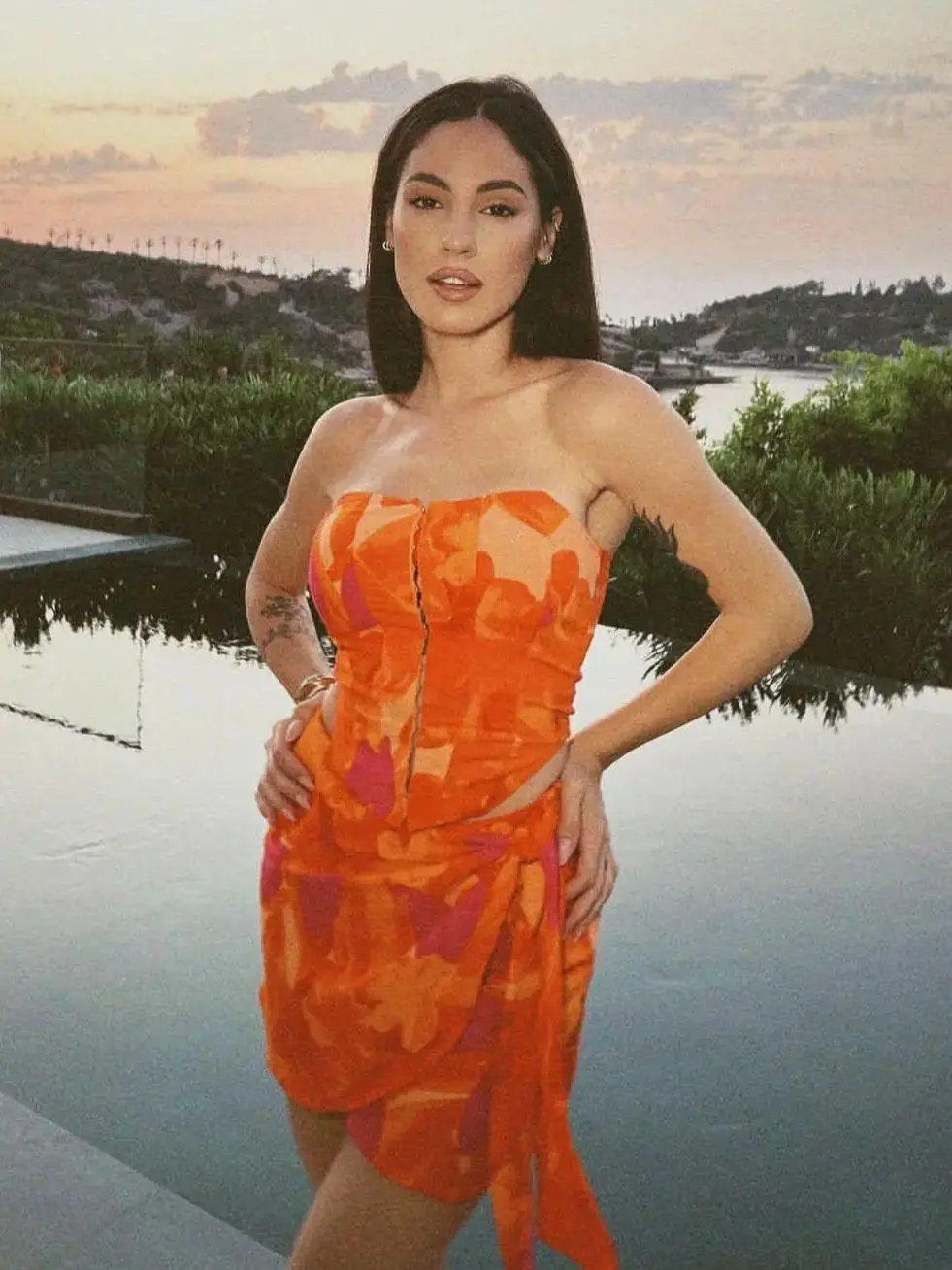 Summer Za Women's Orange Print Cropped Wrap Top Knotted Zip Skirt Set Casual French Style
Summer Za Women's Orange Print Cropped Wrap Top Knotted Zip Skirt Set Casual French Style