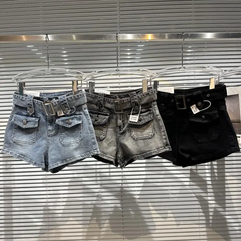 Модные женские джинсовые шорты с металлической пряжкой на шнуровке с высокой талией свободные прямые однотонные короткие джинсы весна 2023 Новинка
Модные женские джинсовые шорты с металлической пряжкой на шнуровке с высокой талией свободные прямые однотонные короткие джинсы весна 2023 Новинка
