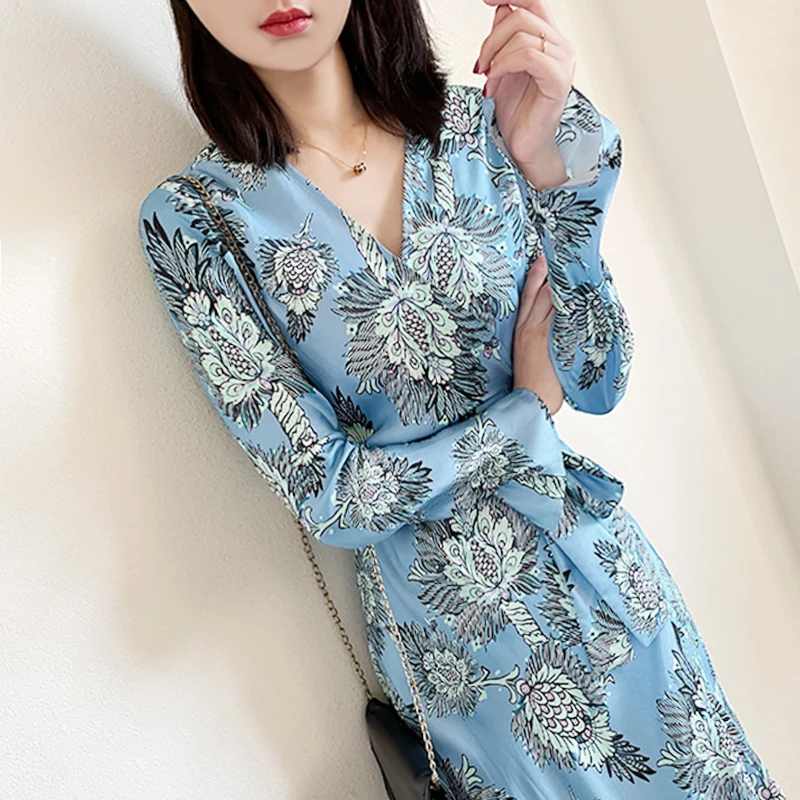 New Summer Spring Light Blue Print V Neck Belted Wrap Midi Silk Dress US 2-US 10
New Summer Spring Light Blue Print V Neck Belted Wrap Midi Silk Dress US 2-US 10
