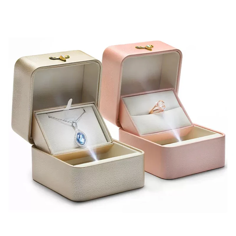 Llluminated Jewelry Box Pendant Ring LED Luminous Storage Box Exquisite Diamond Ring Packaging Box Wedding Ring Gift Box
Llluminated Jewelry Box Pendant Ring LED Luminous Storage Box Exquisite Diamond Ring Packaging Box Wedding Ring Gift Box
