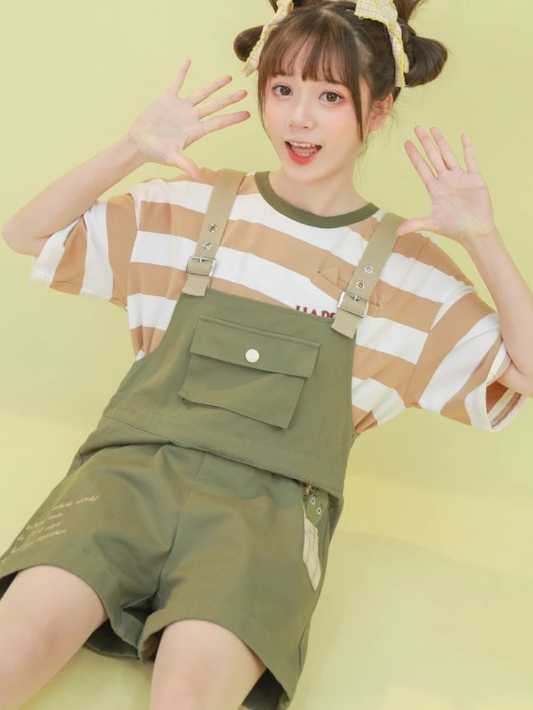 2022 Summer Suspenders Shorts 2pcs Set Vitality Girl Playful Horizontal Striped Short-sleeved T-shirt + Green Overalls Cute Suit
2022 Summer Suspenders Shorts 2pcs Set Vitality Girl Playful Horizontal Striped Short-sleeved T-shirt + Green Overalls Cute Suit