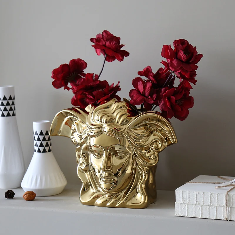 European Style Light Luxury Electroplating Golden Brushed Ceramic Metal Gold Vase Modern Dining Table Home Decoration Wedding
European Style Light Luxury Electroplating Golden Brushed Ceramic Metal Gold Vase Modern Dining Table Home Decoration Wedding