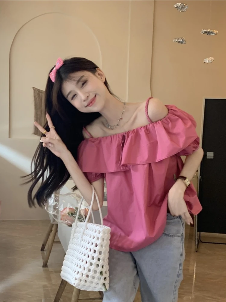 2022 Summer New Korean Ins Sweet Girl One-shoulder Ruffled Short-sleeved Shirt Top Ladies blouse blouse womens tops 
2022 Summer New Korean Ins Sweet Girl One-shoulder Ruffled Short-sleeved Shirt Top Ladies blouse blouse womens tops