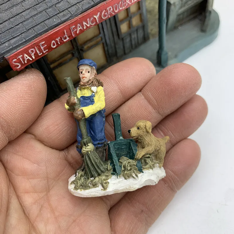 Миниатюрная кукла из канифоли
Миниатюрная кукла из канифоли