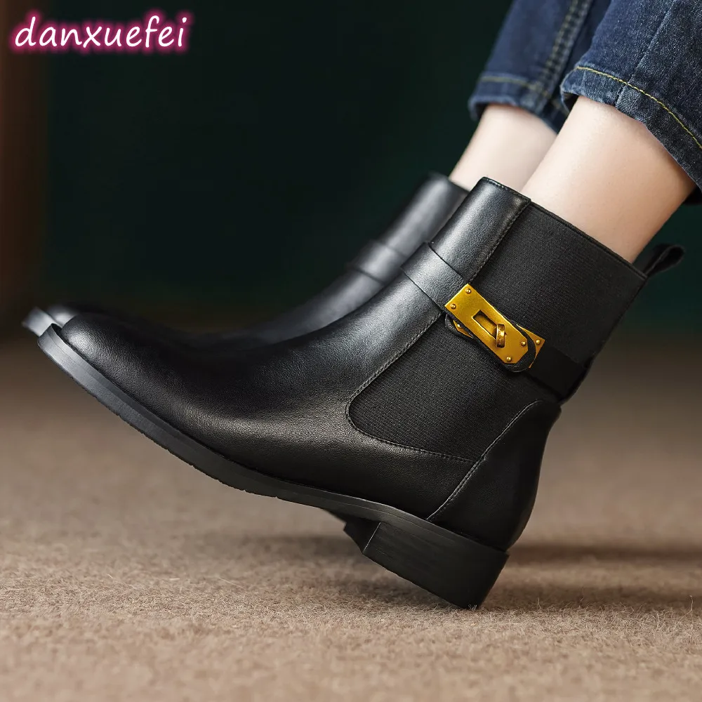 Danxuefei женские ботинки челси из коровьей кожи с ремешком на щиколотке на плоской подошве Осенние повседневные женские короткие ботинки высокого качества с круглым носком
Danxuefei женские ботинки челси из коровьей кожи с ремешком на щиколотке на плоской подошве Осенние повседневные женские короткие ботинки высокого качества с круглым носком